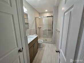 164 Austin Ave in Old Bridge, NJ - Foto de edificio - Building Photo