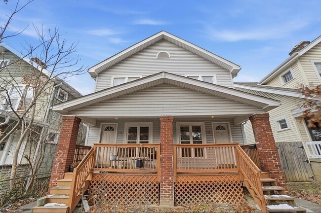 property at 212 E Hudson St