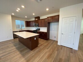 3240 Auburn Leaf Loop in Folsom, CA - Building Photo - Building Photo