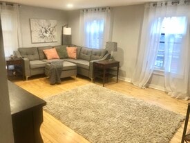 838 S Roosevelt St, Unit A in Green Bay, WI - Building Photo