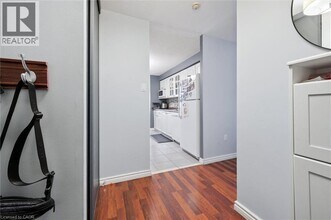 35 Green Valley Dr in Kitchener, ON - Building Photo - Building Photo