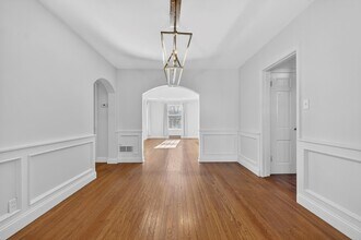 8609 Rosalie Ave in Brentwood, MO - Building Photo - Building Photo