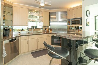 88 Piikoi St in Honolulu, HI - Building Photo - Building Photo