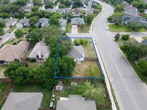 1000 Moon Glow Dr in Leander, TX - Building Photo - Building Photo