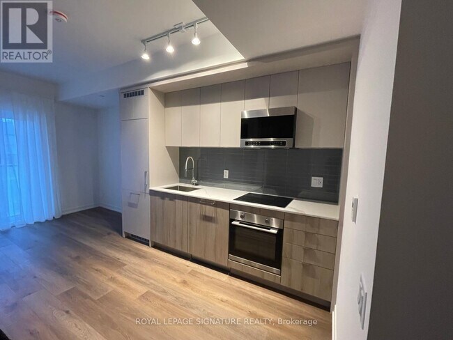 863 St Clair Ave W in Toronto, ON - Building Photo - Building Photo