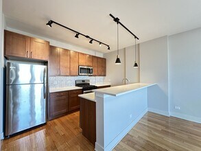 2740 N Spaulding Ave in Chicago, IL - Building Photo - Building Photo