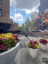 East 39th Street in New York, NY - Foto de edificio - Building Photo