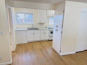 1248 Juniper St in Junction City, OR - Building Photo - Building Photo