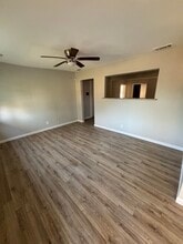 1314 Dewberry St in Wilmer, TX - Foto de edificio - Building Photo