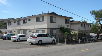 The Valmont in Tujunga, CA - Foto de edificio - Building Photo