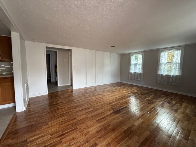 126 Fowler Dr in Grand Rivers, KY - Building Photo - Building Photo