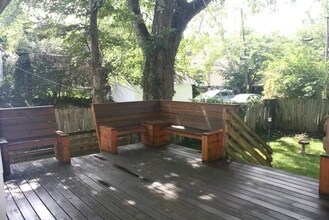 726 E Hunter Ave in Bloomington, IN - Foto de edificio - Building Photo