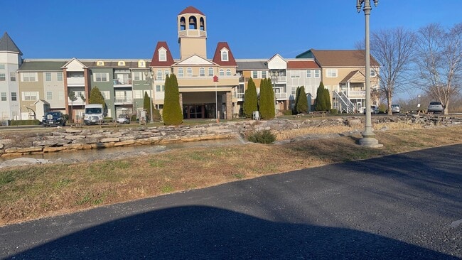 180 Grace Chapel Rd in Blue Eye, MO - Foto de edificio - Building Photo