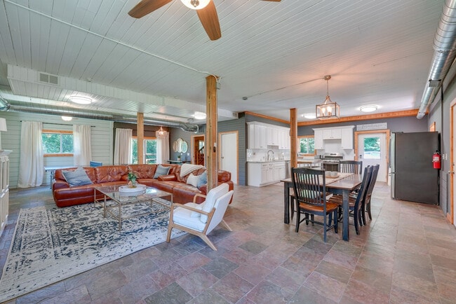 property at 27W172 Galusha Ave