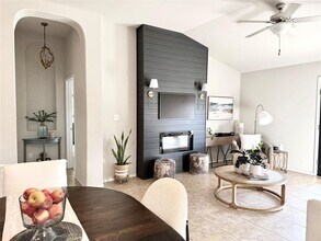 408 Wincliff Dr in Buda, TX - Foto de edificio - Building Photo