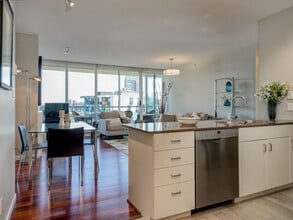 224 Esquimalt Rd in Victoria, BC - Building Photo - Building Photo