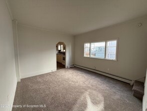 949 Carmalt St in Dickson City, PA - Building Photo - Building Photo