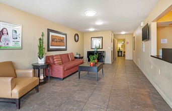 Furnished Studio-Fort Wayne - North in Fort Wayne, IN - Foto de edificio - Building Photo