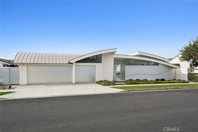 4607 Perham Rd in Newport Beach, CA - Foto de edificio - Building Photo