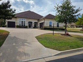 121 Whitley Dr in Austin, TX - Building Photo