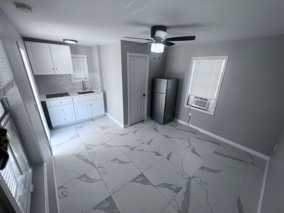 2843 Forest Hill Blvd in West Palm Beach, FL - Building Photo