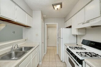 6904 Deep Cir in Austin, TX - Building Photo - Building Photo