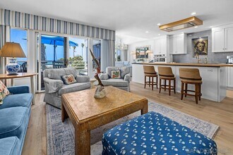 2120 Vallecitos in San Diego, CA - Building Photo - Building Photo