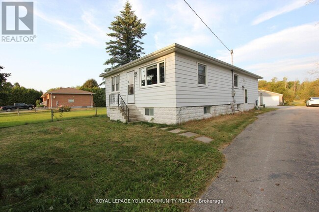 20151 Bathurst St in East Gwillimbury, ON - Building Photo - Building Photo