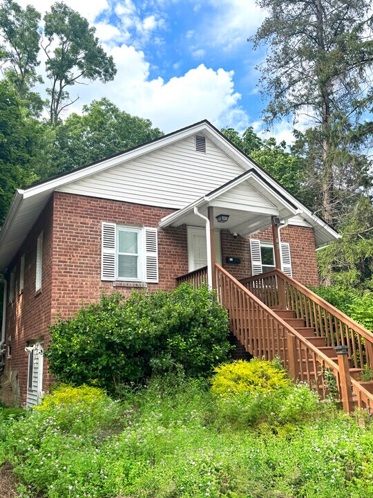43 Lake St in Poughkeepsie, NY - Building Photo