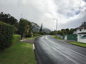 3246 Kaohinani Dr, Unit Unit 2B in Honolulu, HI - Building Photo - Building Photo