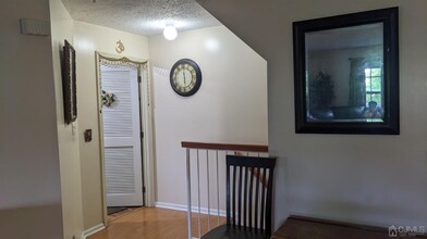 7 Newburgh Dr in Edison, NJ - Building Photo - Building Photo