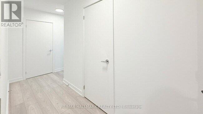 1007 The Queensway in Toronto, ON - Building Photo - Building Photo