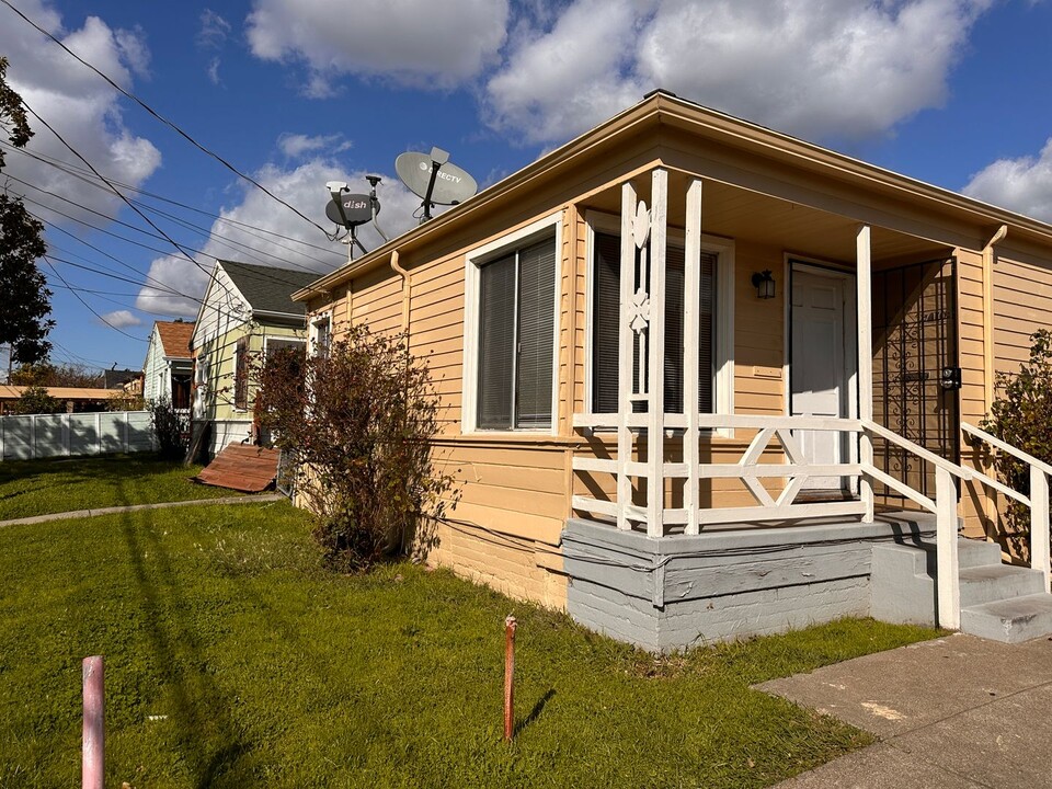 7108 Fresno St in Oakland, CA - Building Photo