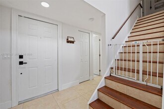 6523 NW 170th Ln in Hialeah, FL - Building Photo - Building Photo