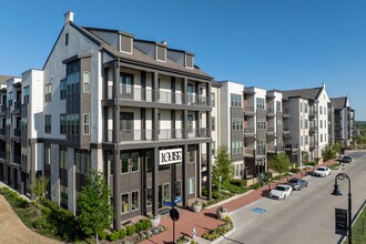 The Louise in Arlington, TX - Foto de edificio - Building Photo