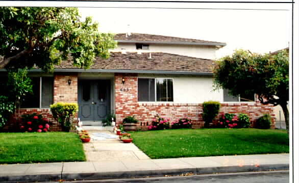 662 E Olive Ave in Sunnyvale, CA - Foto de edificio - Building Photo