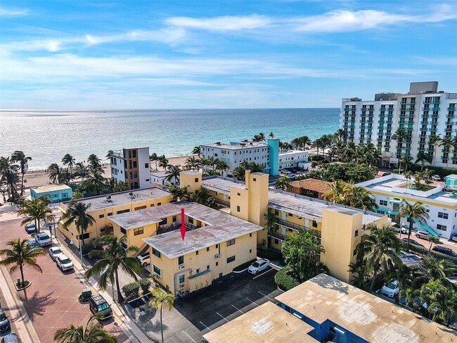 322 Harding St-Unit -B202 in Hollywood, FL - Foto de edificio - Building Photo