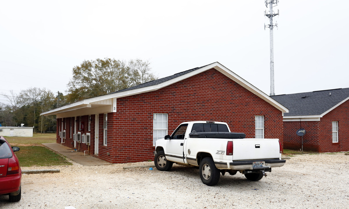 Homestead Inn Apartments in Grand Bay, AL - Building Photo