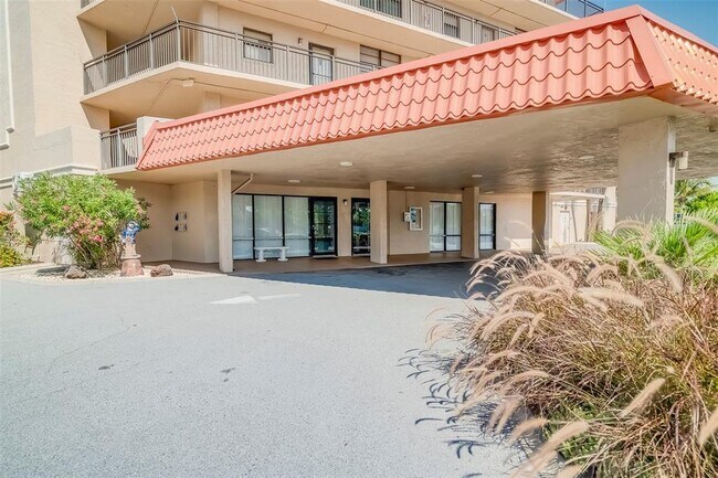 17580 Gulf Blvd in Redington Shores, FL - Building Photo - Building Photo