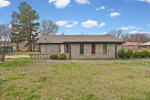 706 Manson St in Wolfe City, TX - Building Photo