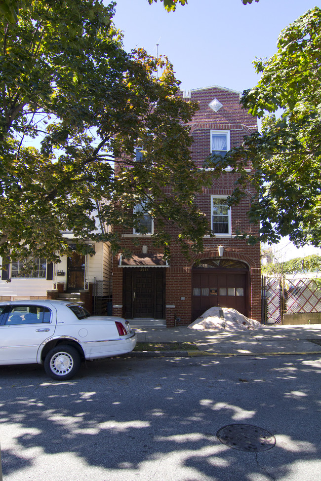 2031 Tomlinson Ave in Bronx, NY - Building Photo - Building Photo