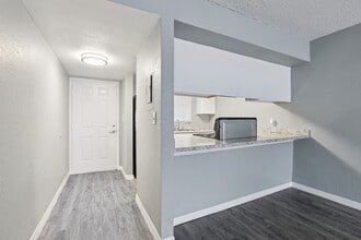 Bella Mar Apartment Homes in Tampa, FL - Building Photo - Building Photo