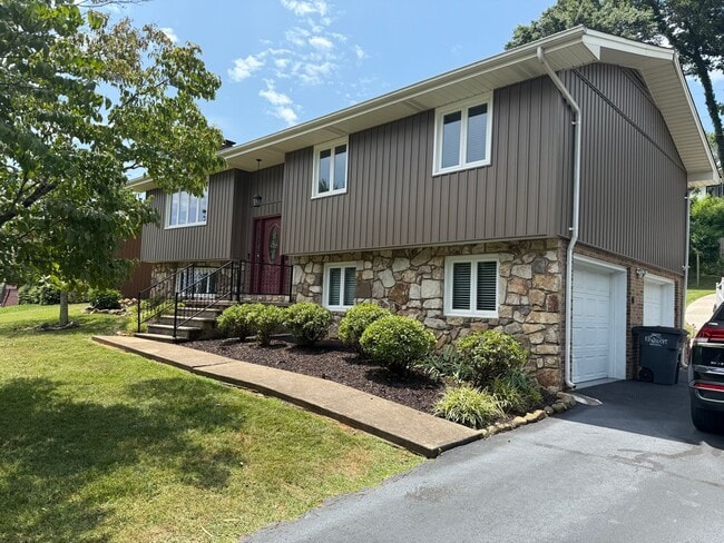 property at 925 Starling Dr