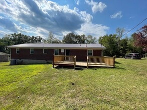 119 Washington Cir in Waverly, TN - Building Photo - Building Photo
