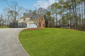 135 Farr Lake Dr in Tyrone, GA - Foto de edificio - Building Photo