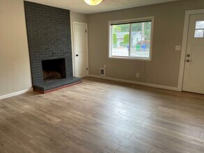 12430 SE Market St in Portland, OR - Building Photo - Building Photo