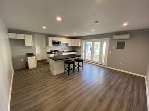 433 S Fairview St in Burbank, CA - Building Photo - Building Photo