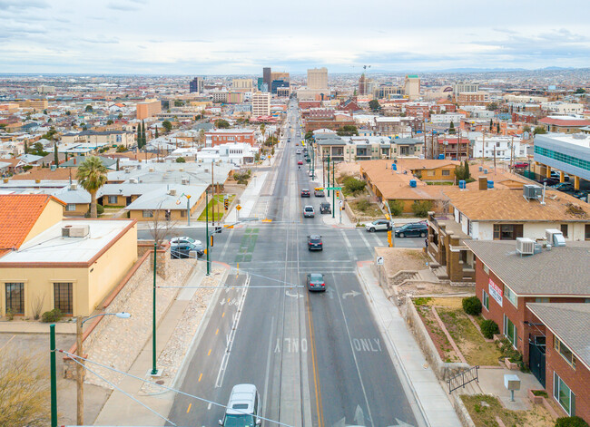 1707 N Stanton St in El Paso, TX - Building Photo - Building Photo