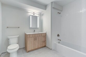 345 East South Water Street in Chicago, IL - Foto de edificio - Building Photo