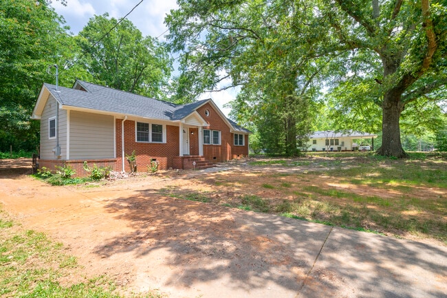 1247 Cherokee Ave in Griffin, GA - Building Photo - Building Photo